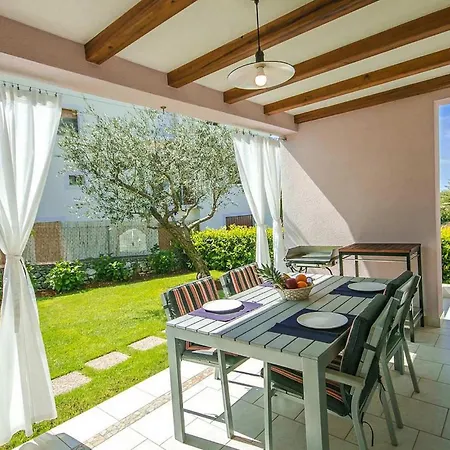 Gf25 Hébergement de vacances Višnjan